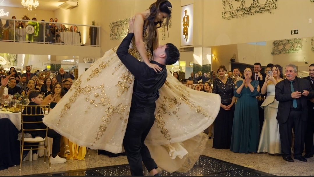 Debutante levantada na valsa