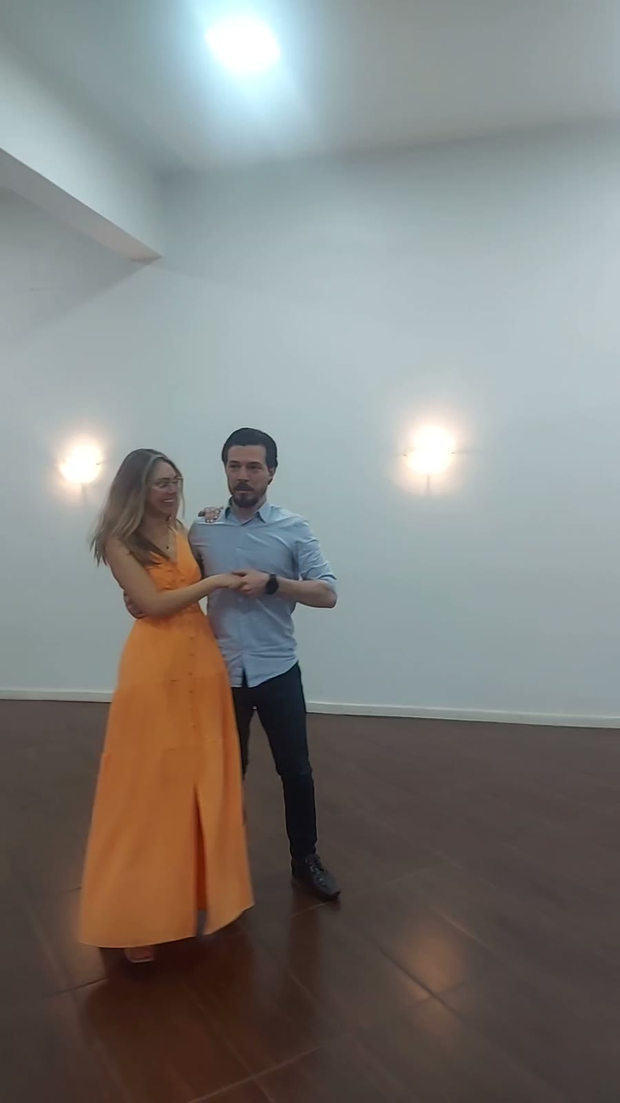 Casal feliz durante o ensaio