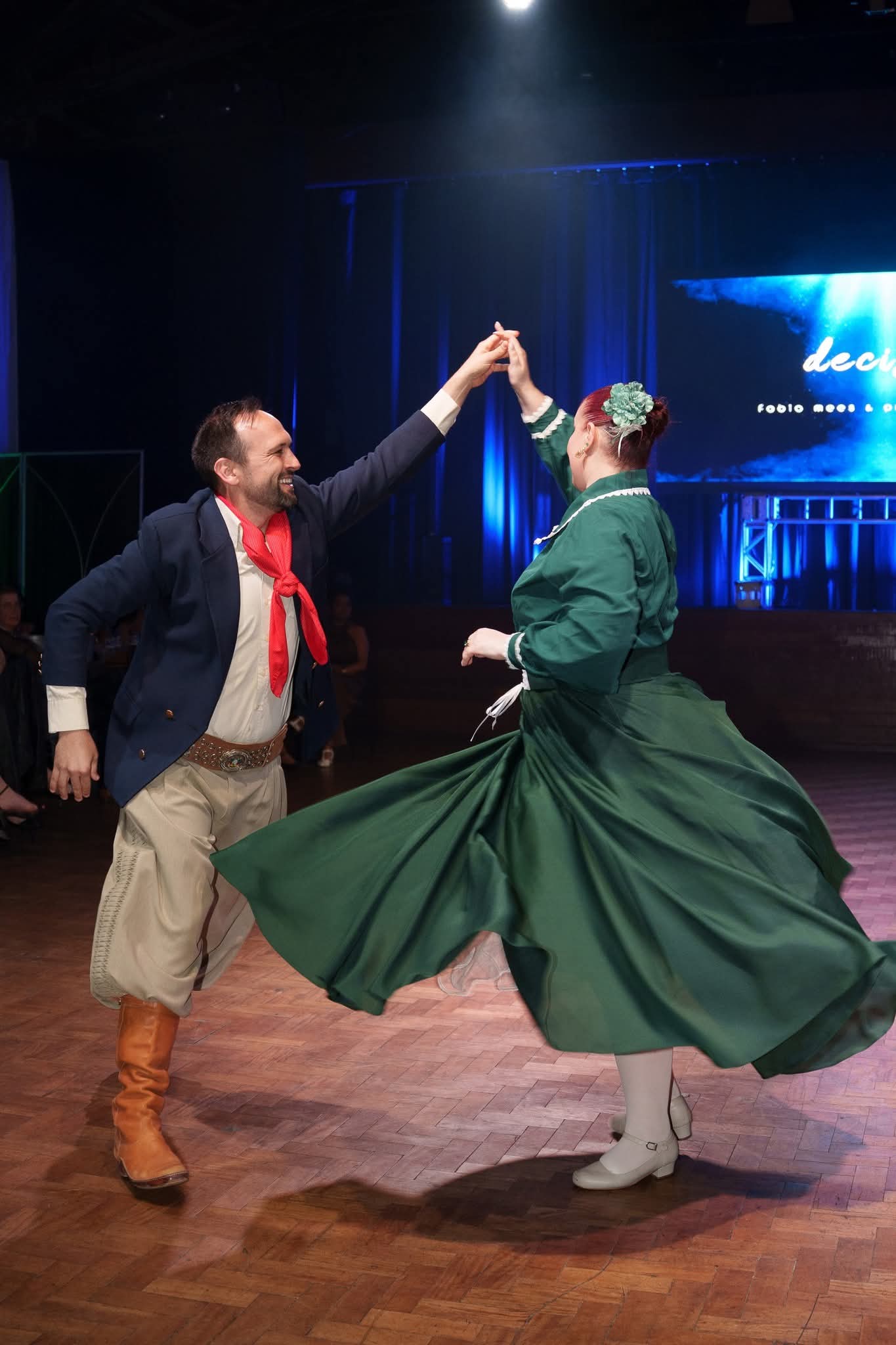 Pessoas aprendendo ritmo na dança